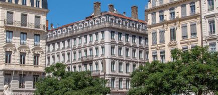 Mercure Beaux Arts Exterior