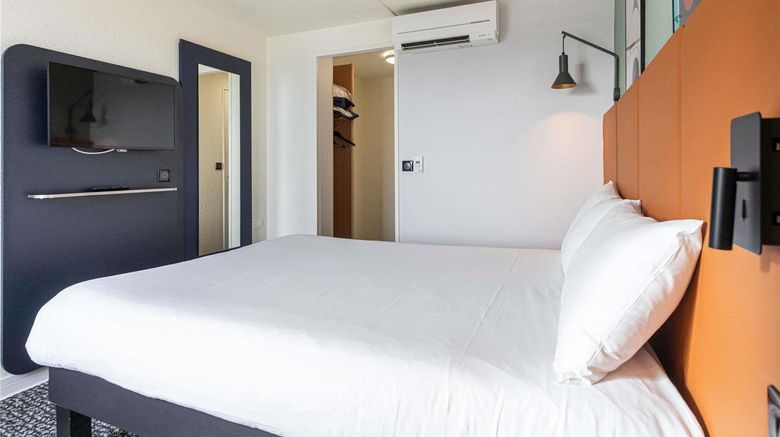<b>Hotel Ibis Granville Port de Plaisance Room</b>. Images powered by <a href="https://iceportal.shijigroup.com/" title="IcePortal" target="_blank">IcePortal</a>.