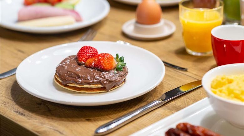 <b>Ibis Strasbourg Centre Gare Restaurant</b>. Images powered by <a href="https://iceportal.shijigroup.com/" title="IcePortal" target="_blank">IcePortal</a>.
