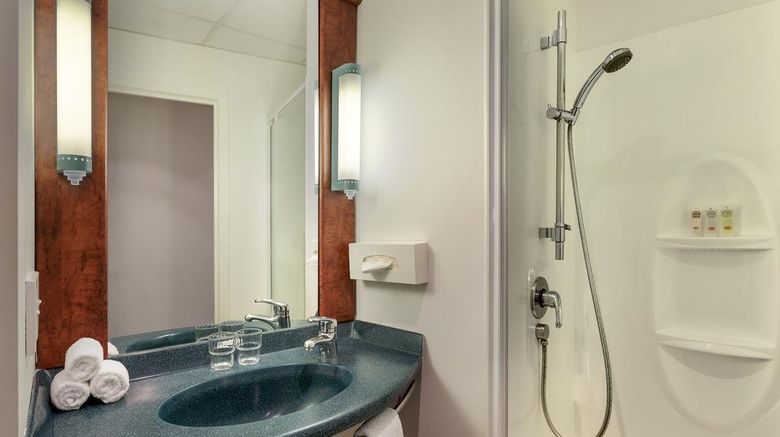 <b>Ibis Wellington Room</b>. Images powered by <a href="https://iceportal.shijigroup.com/" title="IcePortal" target="_blank">IcePortal</a>.