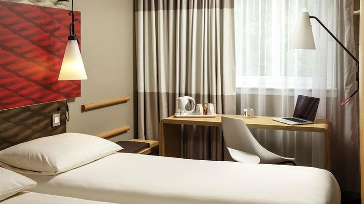 Ibis London Stratford Room