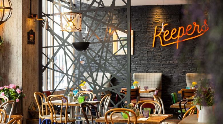<b>Novotel London Tower Bridge Restaurant</b>. Images powered by <a href="https://iceportal.shijigroup.com/" title="IcePortal" target="_blank">IcePortal</a>.