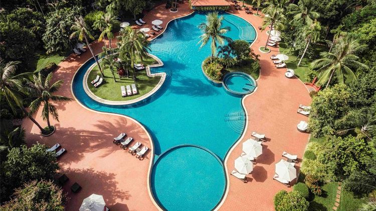 Sofitel Angkor Phokeethra Golf & Spa Pool