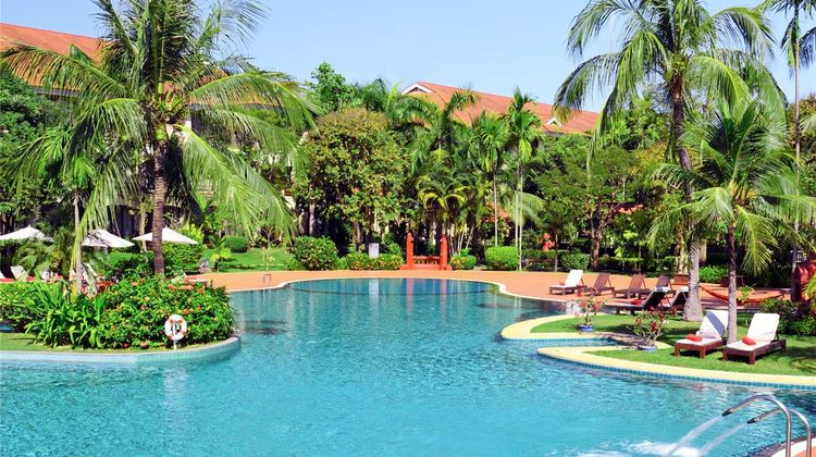 Sofitel Angkor Phokeethra Golf & Spa Pool