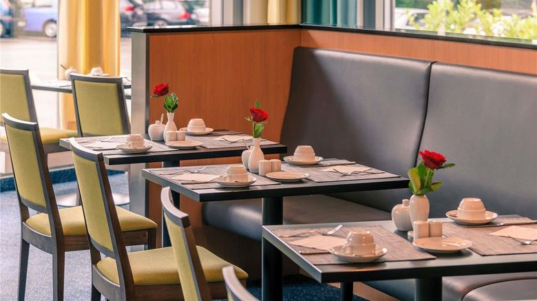 <b>Mercure Frankfurt Eschborn Sued Restaurant</b>. Images powered by <a href="https://iceportal.shijigroup.com/" title="IcePortal" target="_blank">IcePortal</a>.