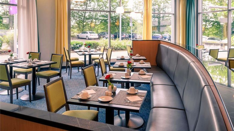 <b>Mercure Frankfurt Eschborn Sued Restaurant</b>. Images powered by <a href="https://iceportal.shijigroup.com/" title="IcePortal" target="_blank">IcePortal</a>.