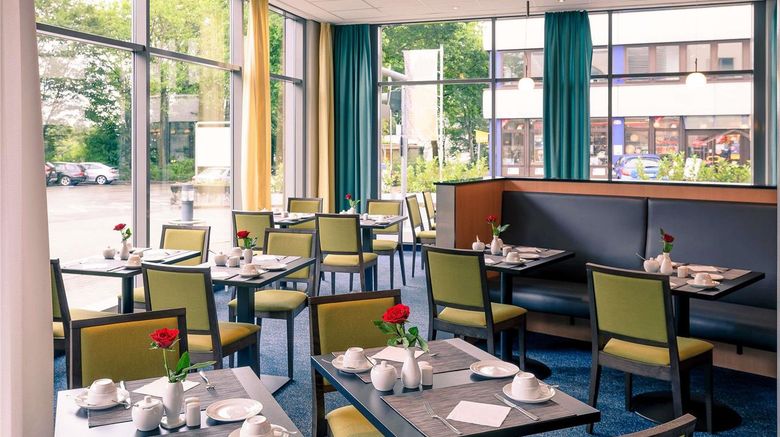 <b>Mercure Frankfurt Eschborn Sued Restaurant</b>. Images powered by <a href="https://iceportal.shijigroup.com/" title="IcePortal" target="_blank">IcePortal</a>.