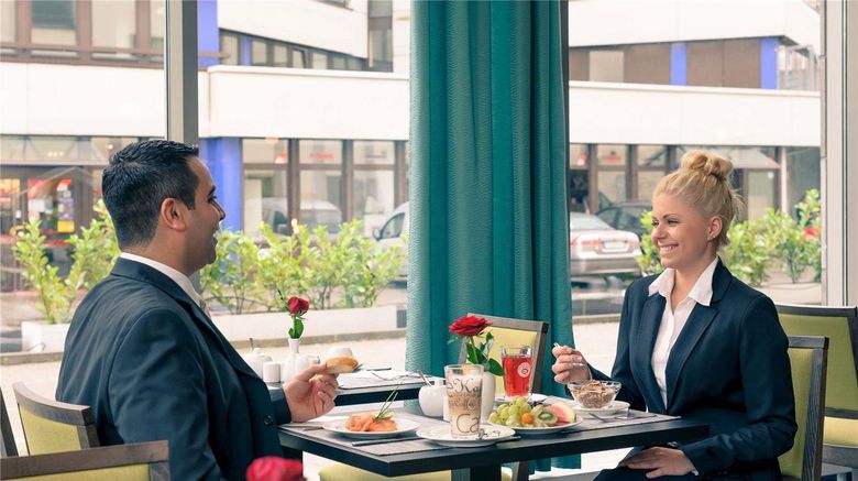 <b>Mercure Frankfurt Eschborn Sued Restaurant</b>. Images powered by <a href="https://iceportal.shijigroup.com/" title="IcePortal" target="_blank">IcePortal</a>.