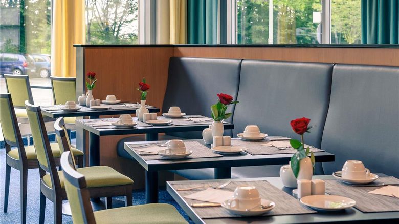 <b>Mercure Frankfurt Eschborn Sued Restaurant</b>. Images powered by <a href="https://iceportal.shijigroup.com/" title="IcePortal" target="_blank">IcePortal</a>.