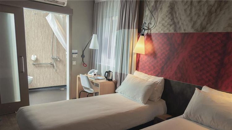 Ibis Glasgow Room