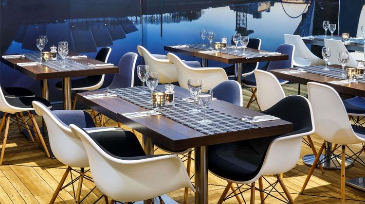 Ibis Glasgow Exterior