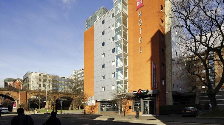 ibis Manchester Centre Princess Street Exterior