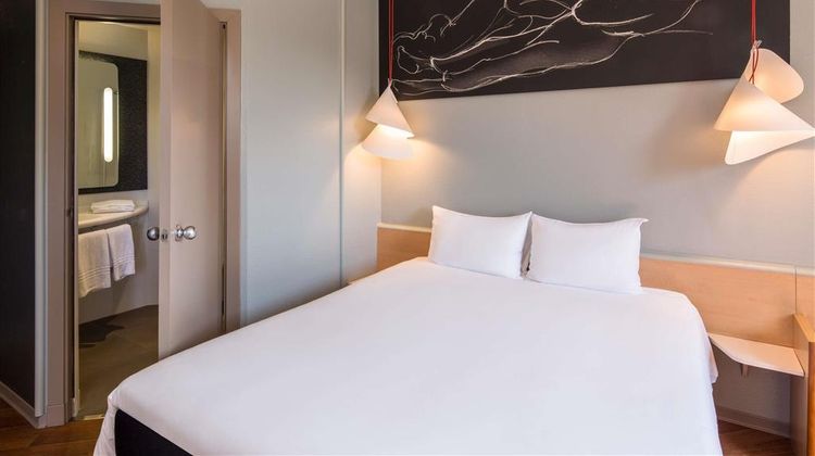 Ibis Sevilla Room