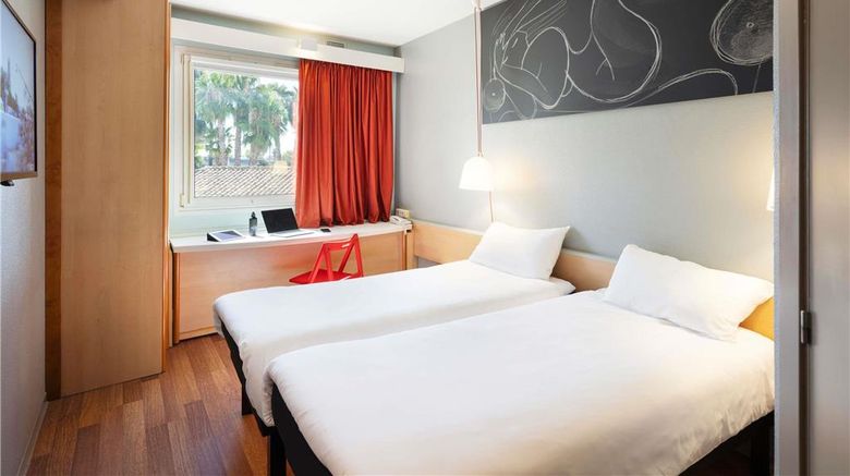 <b>Ibis Sevilla Room</b>. Images powered by <a href="https://iceportal.shijigroup.com/" title="IcePortal" target="_blank">IcePortal</a>.