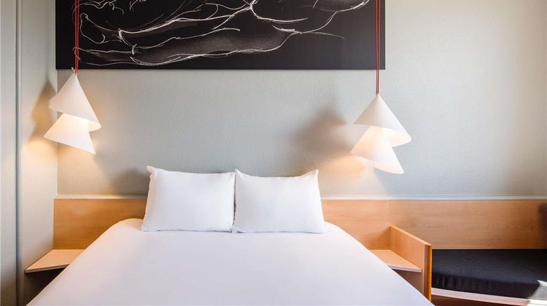 <b>Ibis Sevilla Room</b>. Images powered by <a href="https://iceportal.shijigroup.com/" title="IcePortal" target="_blank">IcePortal</a>.