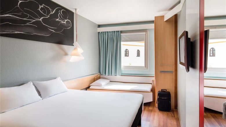 <b>Ibis Sevilla Room</b>. Images powered by <a href="https://iceportal.shijigroup.com/" title="IcePortal" target="_blank">IcePortal</a>.