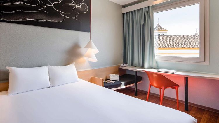 Ibis Sevilla Exterior