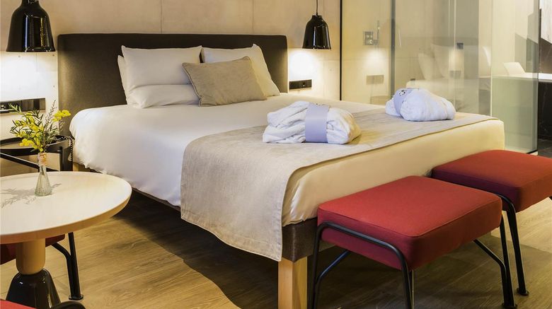 <b>Novotel Sevilla Marques Del Nervion Suite</b>. Images powered by <a href="https://iceportal.shijigroup.com/" title="IcePortal" target="_blank">IcePortal</a>.