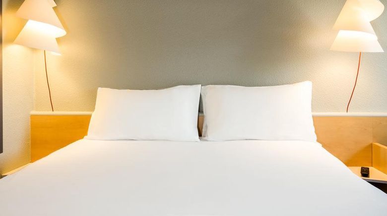 <b>Hotel Ibis Porto Sao Joao Room</b>. Images powered by <a href="https://iceportal.shijigroup.com/" title="IcePortal" target="_blank">IcePortal</a>.