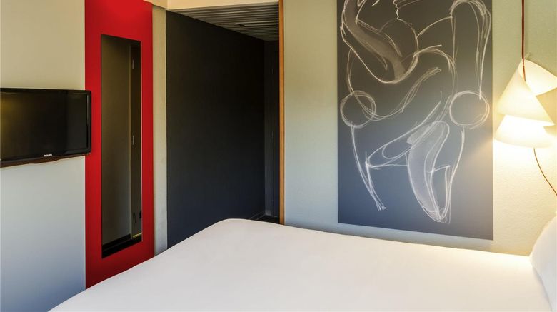 <b>Hotel Ibis Porto Sao Joao Room</b>. Images powered by <a href="https://iceportal.shijigroup.com/" title="IcePortal" target="_blank">IcePortal</a>.
