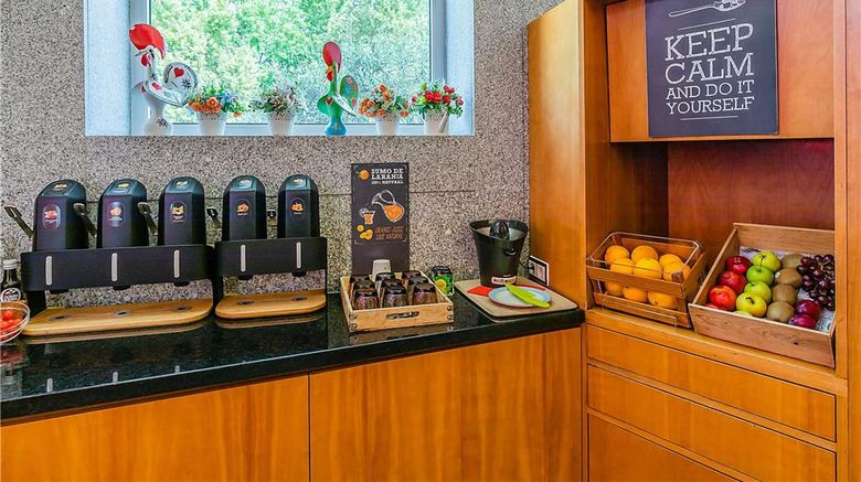<b>Hotel Ibis Guimaraes Restaurant</b>. Images powered by <a href="https://iceportal.shijigroup.com/" title="IcePortal" target="_blank">IcePortal</a>.