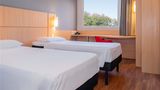 <b>Ibis Piracicaba Room</b>. Images powered by <a href="https://iceportal.shijigroup.com/" title="IcePortal" target="_blank">IcePortal</a>.