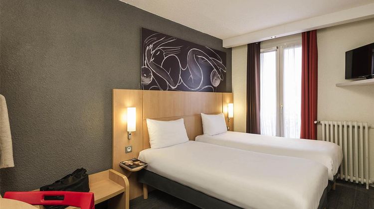 Ibis Paris Convention Exterior