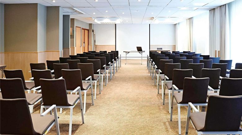 <b>Novotel Leeds Meeting</b>. Images powered by <a href="https://iceportal.shijigroup.com/" title="IcePortal" target="_blank">IcePortal</a>.