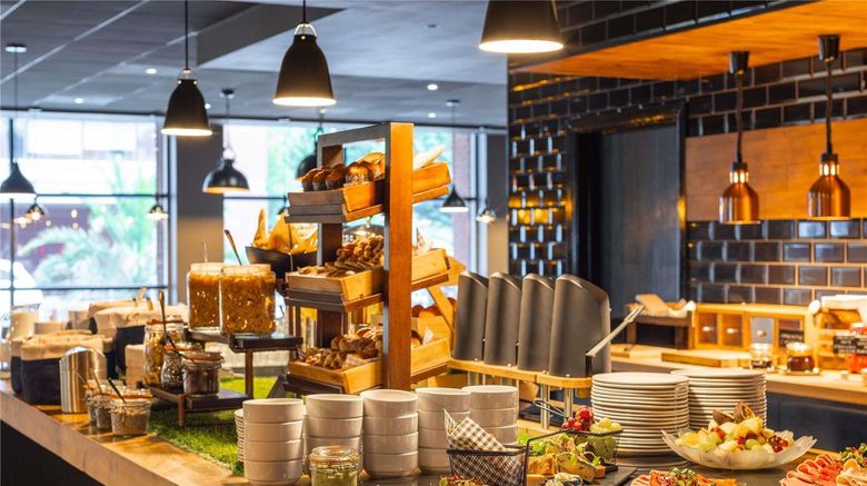 <b>Novotel Leeds Restaurant</b>. Images powered by <a href="https://iceportal.shijigroup.com/" title="IcePortal" target="_blank">IcePortal</a>.