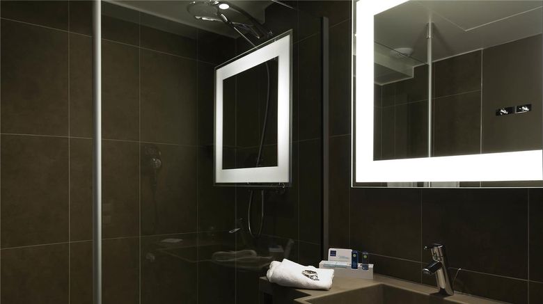<b>Novotel Leeds Room</b>. Images powered by <a href="https://iceportal.shijigroup.com/" title="IcePortal" target="_blank">IcePortal</a>.