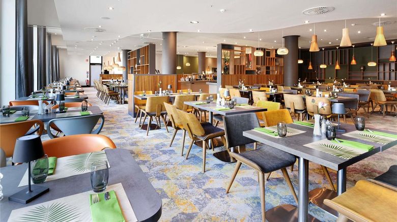 <b>Novotel Berlin Mitte Restaurant</b>. Images powered by <a href="https://iceportal.shijigroup.com/" title="IcePortal" target="_blank">IcePortal</a>.