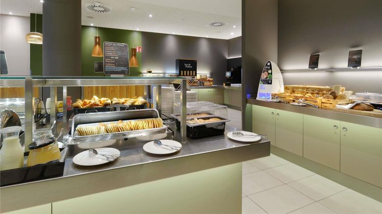 <b>Novotel Berlin Mitte Restaurant</b>. Images powered by <a href="https://iceportal.shijigroup.com/" title="IcePortal" target="_blank">IcePortal</a>.
