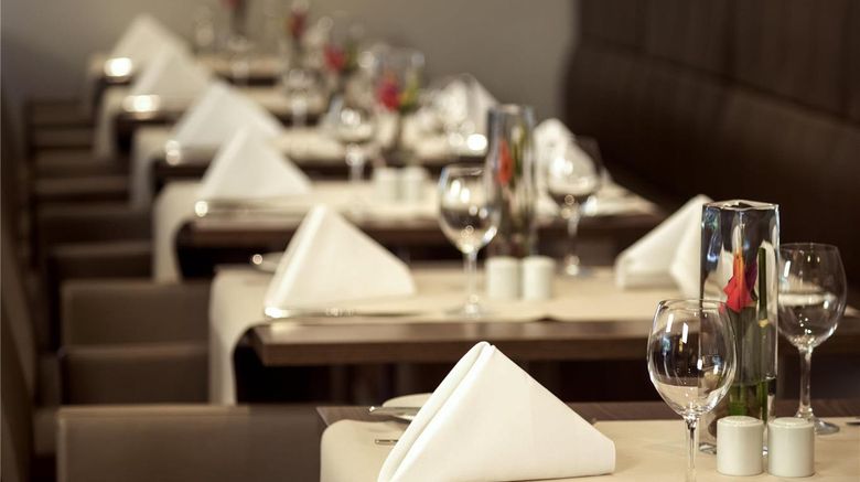 <b>Novotel Duesseldorf City West Restaurant</b>. Images powered by <a href="https://iceportal.shijigroup.com/" title="IcePortal" target="_blank">IcePortal</a>.