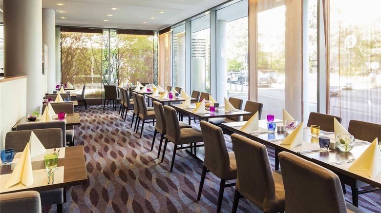 <b>Novotel Duesseldorf City West Restaurant</b>. Images powered by <a href="https://iceportal.shijigroup.com/" title="IcePortal" target="_blank">IcePortal</a>.
