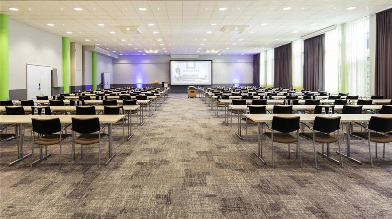 <b>Novotel Duesseldorf City West Meeting</b>. Images powered by <a href="https://iceportal.shijigroup.com/" title="IcePortal" target="_blank">IcePortal</a>.