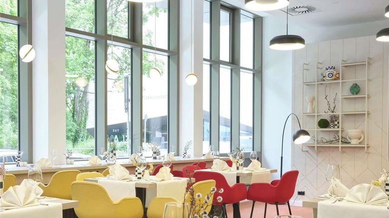 <b>Novotel Munchen City Restaurant</b>. Images powered by <a href="https://iceportal.shijigroup.com/" title="IcePortal" target="_blank">IcePortal</a>.