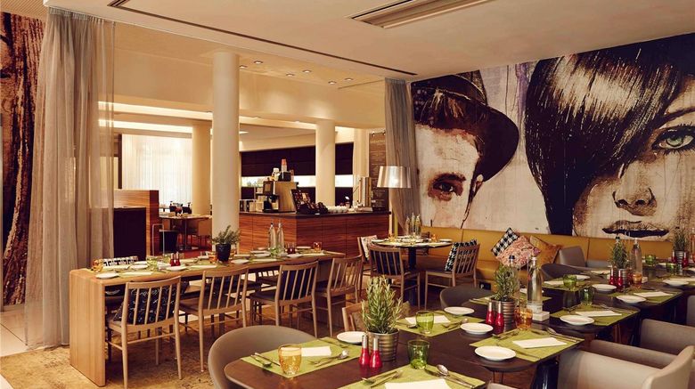 <b>Novotel Munchen City Restaurant</b>. Images powered by <a href="https://iceportal.shijigroup.com/" title="IcePortal" target="_blank">IcePortal</a>.