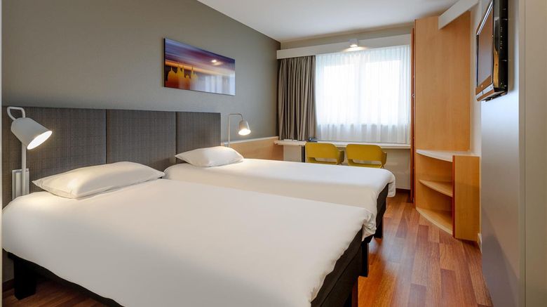 <b>Ibis Wurzburg Room</b>. Images powered by <a href="https://iceportal.shijigroup.com/" title="IcePortal" target="_blank">IcePortal</a>.