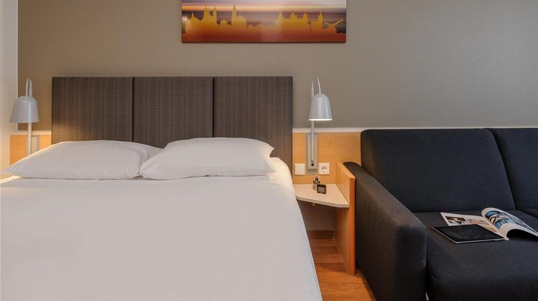 <b>Ibis Wurzburg Room</b>. Images powered by <a href="https://iceportal.shijigroup.com/" title="IcePortal" target="_blank">IcePortal</a>.