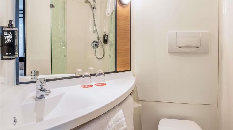 <b>Ibis Hotel Dortmund City Room</b>. Images powered by <a href="https://iceportal.shijigroup.com/" title="IcePortal" target="_blank">IcePortal</a>.