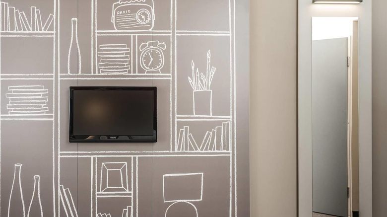 <b>Ibis La Defense Courbevoie Room</b>. Images powered by <a href="https://iceportal.shijigroup.com/" title="IcePortal" target="_blank">IcePortal</a>.