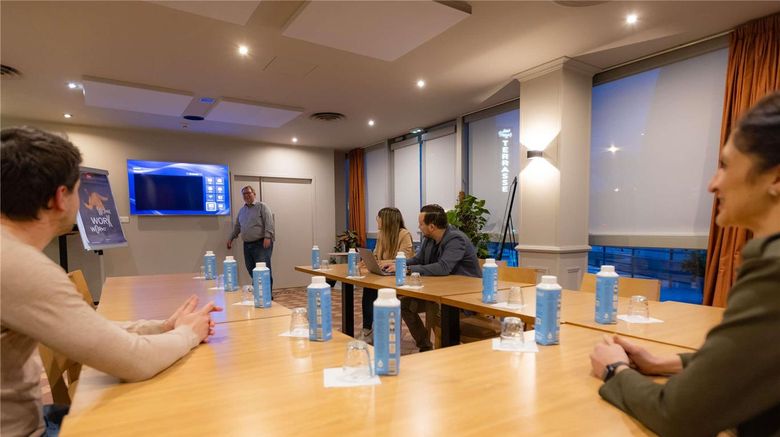 <b>Ibis Besancon La City Meeting</b>. Images powered by <a href="https://iceportal.shijigroup.com/" title="IcePortal" target="_blank">IcePortal</a>.