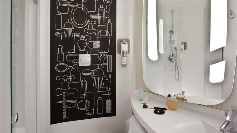 <b>Ibis Paris Porte Clichy Centre Room</b>. Images powered by <a href="https://iceportal.shijigroup.com/" title="IcePortal" target="_blank">IcePortal</a>.