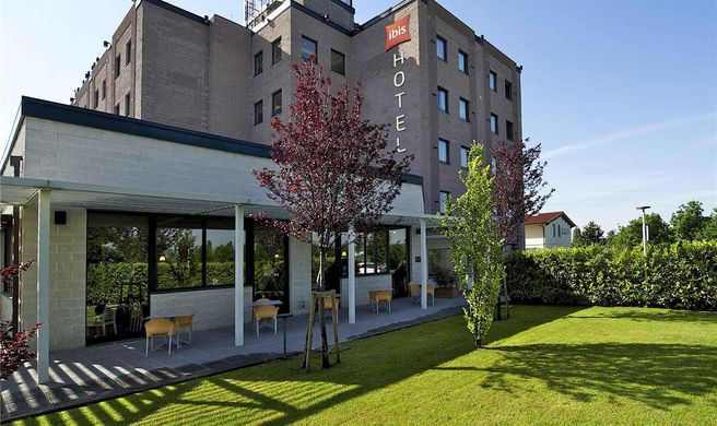 Ibis Firenze Prato Est Exterior