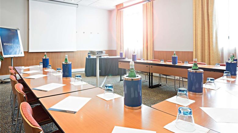 <b>Novotel Torino Corso Giulio Cesare Meeting</b>. Images powered by <a href="https://iceportal.shijigroup.com/" title="IcePortal" target="_blank">IcePortal</a>.