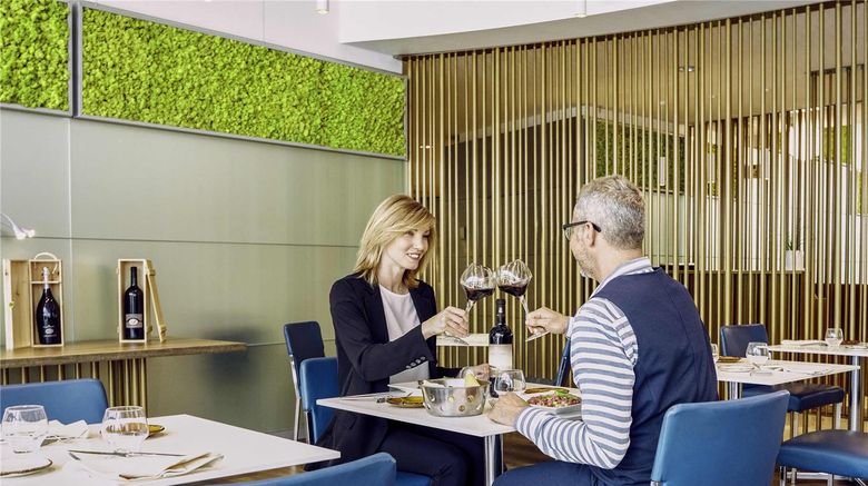 <b>Novotel Venezia Mestre Restaurant</b>. Images powered by <a href="https://iceportal.shijigroup.com/" title="IcePortal" target="_blank">IcePortal</a>.
