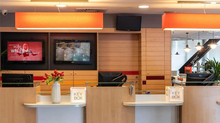 Ibis Barcelona Meridiana Exterior
