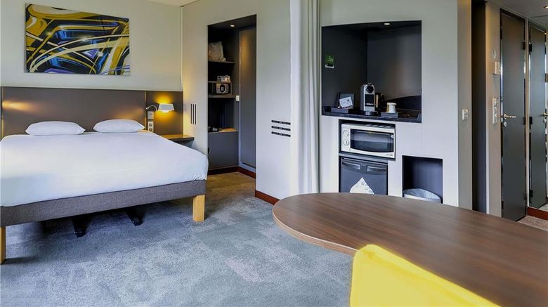 <b>Suite Novotel Paris Saint Denis Stade Room</b>. Images powered by <a href="https://iceportal.shijigroup.com/" title="IcePortal" target="_blank">IcePortal</a>.