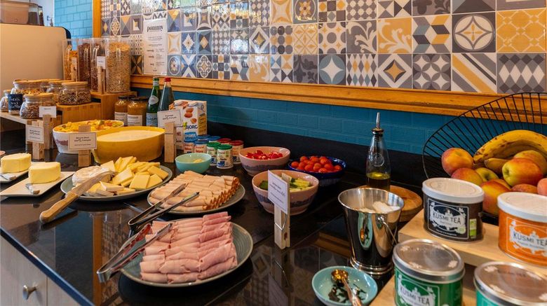 <b>Suite Novotel Paris Saint Denis Stade Restaurant</b>. Images powered by <a href="https://iceportal.shijigroup.com/" title="IcePortal" target="_blank">IcePortal</a>.