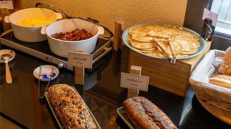 <b>Suite Novotel Paris Saint Denis Stade Restaurant</b>. Images powered by <a href="https://iceportal.shijigroup.com/" title="IcePortal" target="_blank">IcePortal</a>.